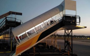 ground support equipment- towable step ladder